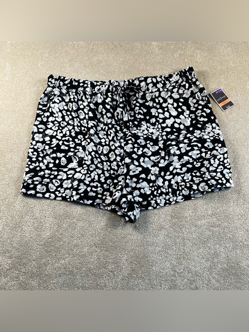 Pull On Shorts Casual Black White Lightweight NWT Women's L/XL